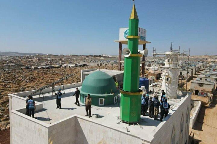 <p>Almanya DİTİB dernekleri ve hayırsever cemaati adına 6 bin konutun yapımını üstlenmiş bulunuyoruz. Konut bölgesindeki cami ve okul inşaatını da üstleneceğiz. Hayırseverlerimizin katkılarıyla inşaatı devam eden 'İyilik Konutları'ndaki' çalışmaları yerinde gördük. İyilik hareketimize katılan bütün kardeşlerimizden Allah razı olsun."</p>
