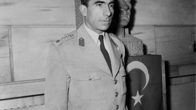 <p>Milliyetçi Hareket Partisi'nin kurucu lideri Alparslan Türkeş'in vefatının üzerinden tam 24 yıl geçti. 1965 yılında siyasete giren Türkeş, Türk siyasal yaşamında izi silinmez bir yer edindi. İşte Türkeş'in hayatının dönüm noktaları…</p>

<p> </p>
