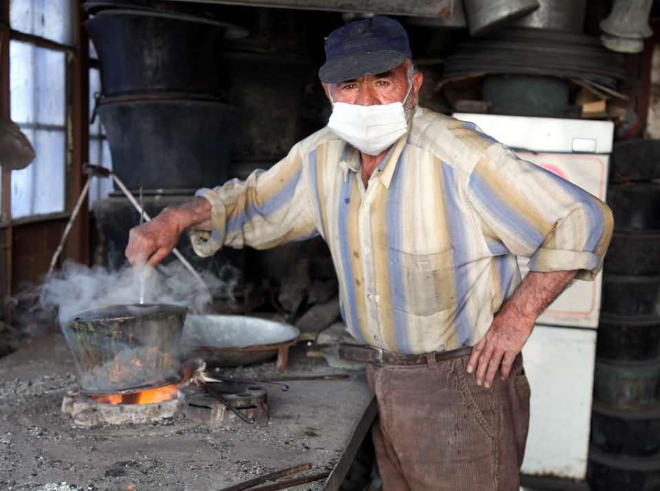 <p>Babam çalışırken bende severek çalışmaya geliyordum. Bu meslekte olduğum için kendimi şanslı hissediyorum. Her zamanda mesleğimle övünürüm" dedi.</p>
