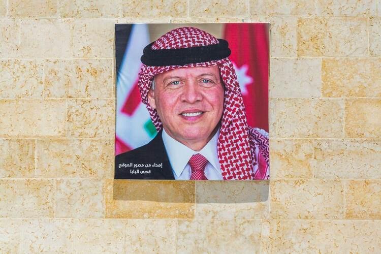 <p>BBC MUHABİRİ GARDNER: PRENSES LATİFE'Yİ HATIRLATTI </p>

<p>BBC Güvenlik Muhabiri Frank Gardner, "Bu olay, kontrolden çıkan bir kraliyet ailesi krizi gibi görünüyor" cümlesiyle analizine başlıyor: "Ürdün'ün Kraliyet mensupları bu yıl içinde bu krizleri yaşayan tek Kraliyet ailesi değil ama Ürdün'ün kendi içinde de sorunları var.</p>
