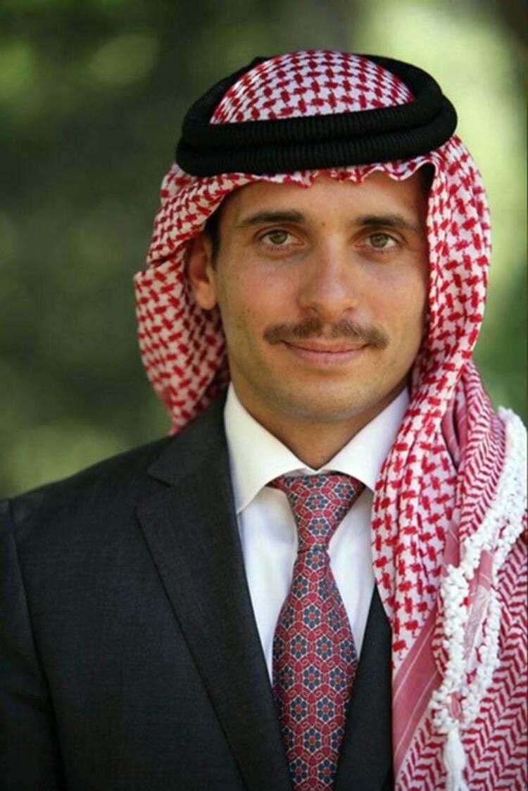 <p>ORDU ÖNCE YALANLADI </p>

<p>Ordu önceki açıklamalarında Prens Hamza'nın ev hapsinde olduğu iddialarını yalanlamış, Prens Hamza'ya yalnızca 'ülke güvenliğini ve istikrarını hedef alma amaçlı kullanılabilecek eylemleri durdurması' talimatı verildiğini söylemişti.</p>
