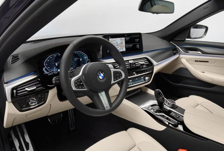 <p>Yeni BMW 530i xDrive Sedan - Special Edition M Sport - Otomatik - Mild Hybrid - Benzin</p>

<p>Fiyatı -<strong> 1.377.100 TL</strong></p>
