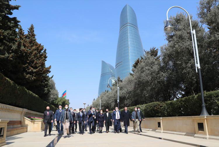 <p>Bu konuda ortak çalışmalarımız devam ediyor. Karşılıklı yatırımların artırılması yönünde de çalışmalarımız devam ediyor." dedi.</p>

<p> </p>
