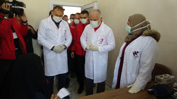 <p>Mashad Ruhin Briket Ev Proje alanında 400 metrekarelik sağlık ocağı a&ccedil;ılışı da ger&ccedil;ekleştirildi ve yerleşkenin i&ccedil;indeki caminin temel atma t&ouml;reni yapıldı.</p>
