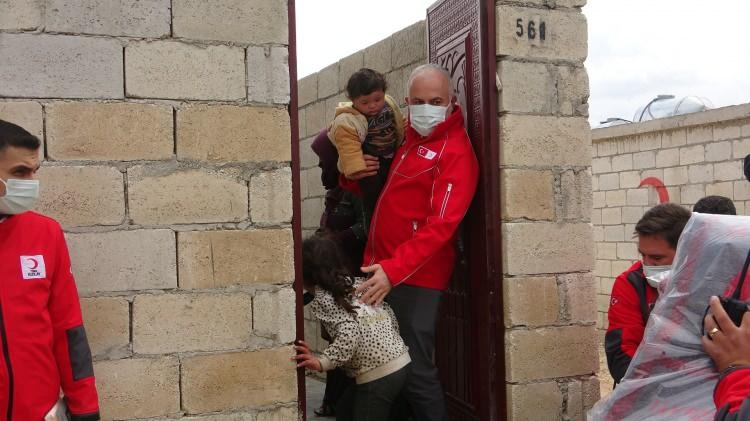 <p>Ayrıca a&ccedil;ılışı yapılan fırın ile b&ouml;lgedeki insanların ekmek ihtiyacı da giderilirken, Sevgi Butik Mağazasıyla da b&ouml;lgedekiler kendi &uuml;rettikleri &uuml;r&uuml;nlerle hem ailelerine hem de b&ouml;lge ekonomisine katkı sağlamış olacak.</p>
