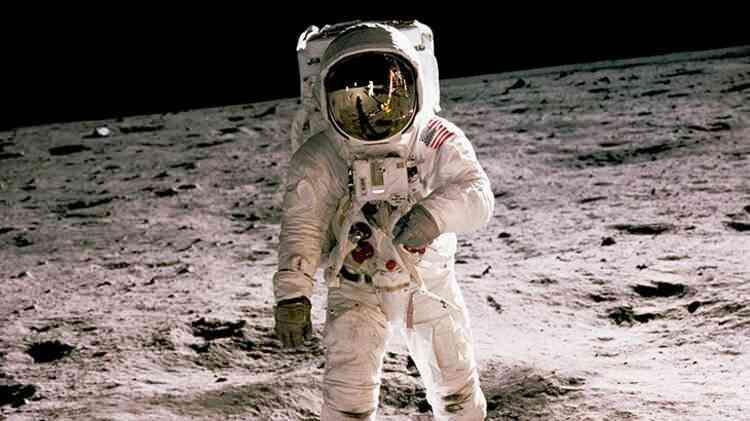 <p>Amerikalı bilim insanları, Uluslararası Uzay İstasyonu'nda kesintisiz neredeyse bir yıl geçiren emekli astronot Scott Kelly'nin kalbinin haftada 6 gün pedal çevirmesine veya dayanıklılık egzersizi yapmasına rağmen küçüldüğünü tespit etti. Çalışmanın ayrıntıları Amerikan Kalp Vakfının "Circulation" dergisinde yayımlandı.</p>
<p> </p>