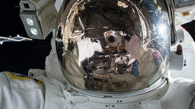 <p>25 YILDIR ÇALIŞMA YAPILIYOR</p>
<p>Uzmanlar, 27 Mart 2015 ile 1 Mart 2016 arasında UUİ'de geçirdiği 340 gün boyunca Scott Kelly'nin kalbinin sol karıncığının haftada 0,74 gram hacim kaybettiğini bildirdi. Öte yandan bu hacim kaybının, kalbin fonksiyonunu etkilemediğine işaret edilirken Kelly'nin kalbindeki küçülmenin, 2018'de Pasifik Okyanusu'nu 159 günde geçen uzun mesafe yüzücüsü Benoit Lecomte'de de gözlendiği ifade edildi.</p>