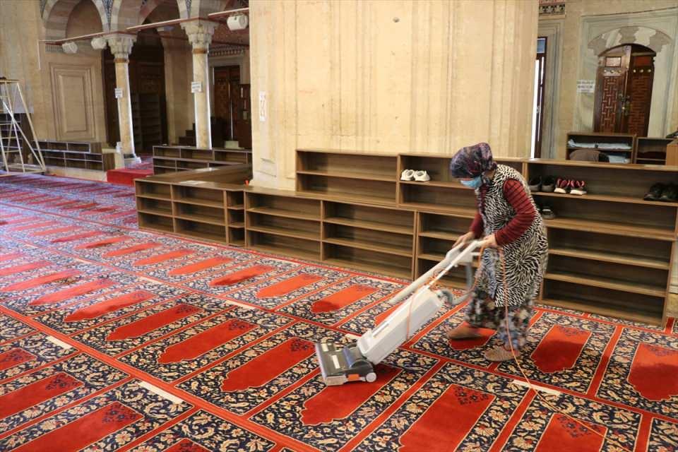 <p>İslam'da can güvenliği ve insanın önemli olduğunu dile getiren Bozkurt, sırası gelen vatandaşların ramazanda da aşılarını olabileceğini kaydetti.</p>