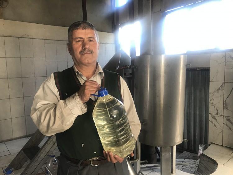 <p>Böbrekleri, bağırsakları, kalp ve damar yollarını toksinlere karşı koruyucu etkisi var. Ardıç yağı kanı temizler. Zararlı maddelerin vücuttan ve kandan atılmasında oldukça faydalıdır. </p>