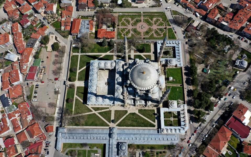 <p>Teravih namazının evde kılınacağını ifade eden Bozkurt, ramazanda camide düzenlenecek etkinliklerin salgın tedbirleri kapsamında canlı yayınla da aktarılacağını kaydetti.</p>
<p> </p>
<p> </p>