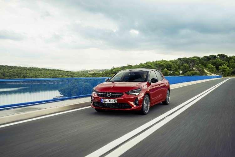 <p>Opel’in başarılı modeli Corsa'ya mayıs ayında 176 bin 900 TL’den başlayan fiyatlarla sahip olunabiliyor. Ayrıca Corsa modellerinde 50 bin TL kredi için 12 ay, yüzde 0,99 faiz imkanı sunuluyor.</p>
