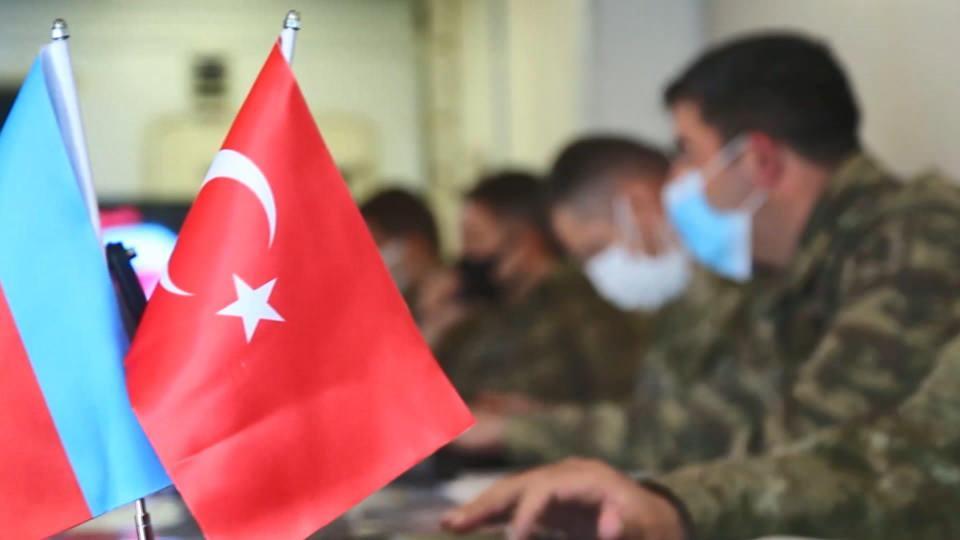 <p>Azerbaycan ve Türk orduları muhabere birliklerinin ortak askeri tatbikatı başladı.</p>