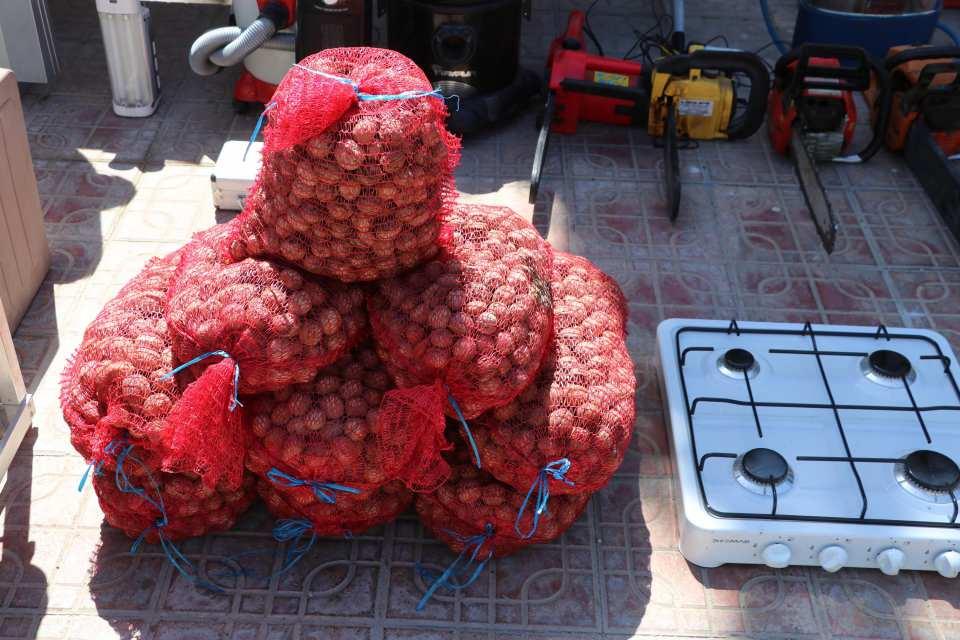 <p>JASAT ekibi, Denizli merkez ve ilçelerinde meydana gelen hırsızlık olaylarına karışan kişileri tespit etmek için 280 ayrı güvenlik kamerası kaydını inceledi. </p>