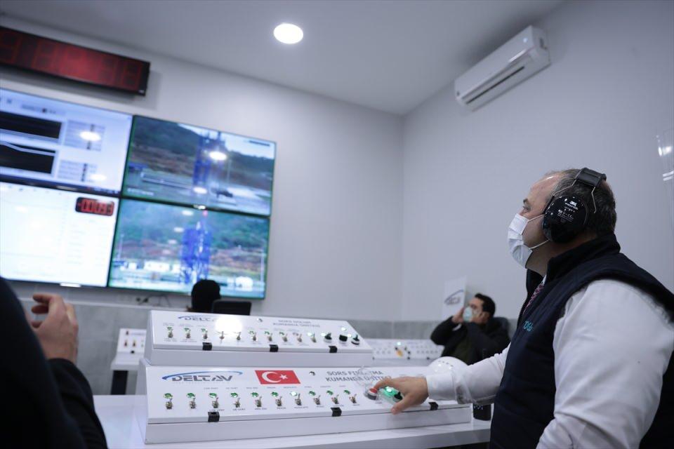 <p>Biliyorsunuz, Türkiye özellikle uzay alanında kabiliyetlerini tüm dünyaya göstermek, aynı zamanda bu kabiliyetleri ticarileştirmek, bundan ekonomik fayda elde etmek isteyen bir ülke. Dolayısıyla bu alanda geliştirdiğiniz teknolojiler çok değerli."</p>
<p> </p>