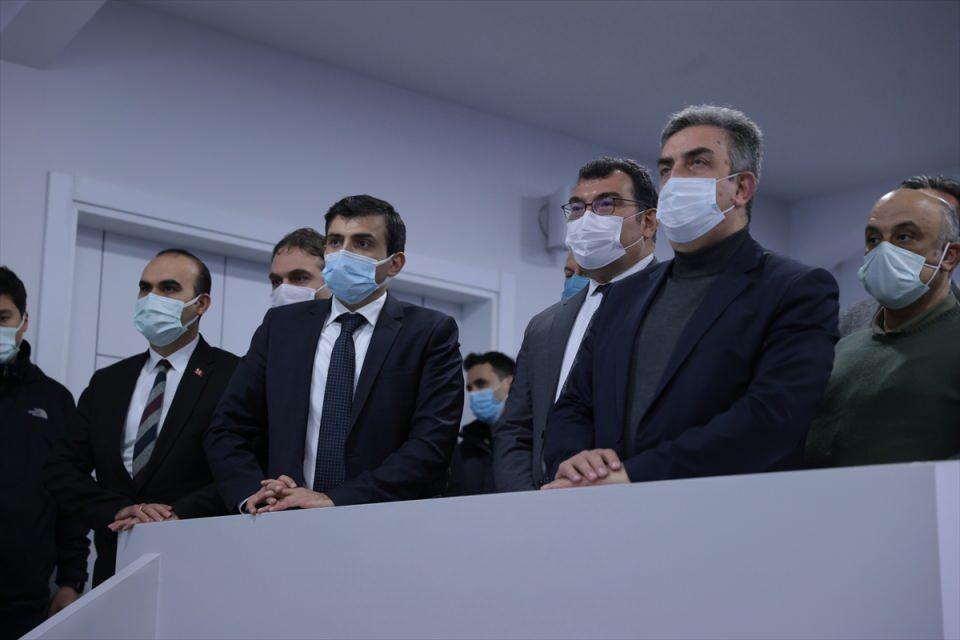 <p>Testlerde 50 saniye gibi hedeflenen süre bulunduğunu söyleyen Varank, "Bu 50 saniyelik ateşlemenin tamamını başarıyla bitirdi. Bugün itibarıyla Ay misyonunda kullanılabilecek motorun ilk denemeleri başarıyla yapıldı diyebiliriz " dedi.</p>

<p> </p>

