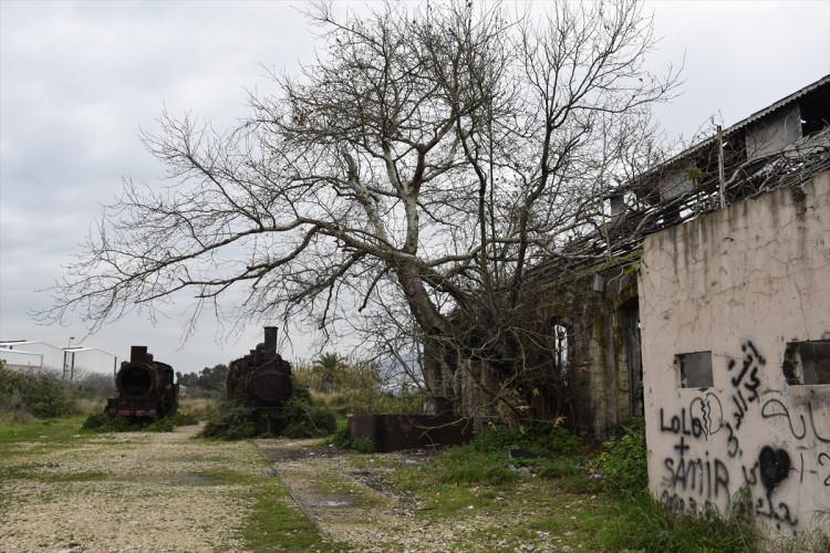 <p>Farac, "Eskiden olduğu gibi günümüzde de ortak kullanılan ulaşım sistemine ihtiyacımız var. Örneğin tren, birçok bölgeyi birbirine bağlayan, maliyeti düşük bir toplu taşıma aracıdır." dedi.</p>

<p> </p>
