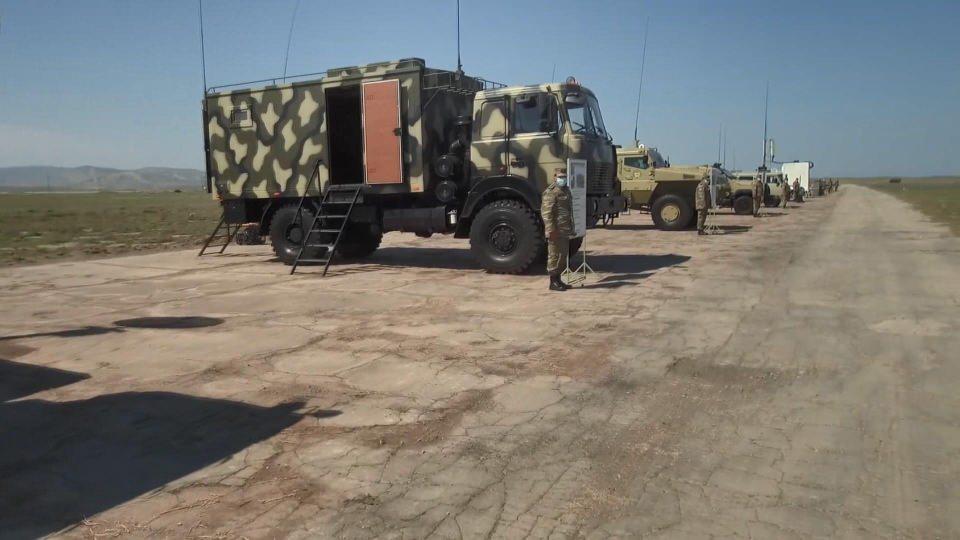<p> Tatbikatta muhabere askerlerinin birleşik bir iletişim sistemi düzenleme görevlerini icra ettiği ve muharebe eğitiminin yapılacağı bölgelere konuşlandırıldığı belirtildi.</p>
