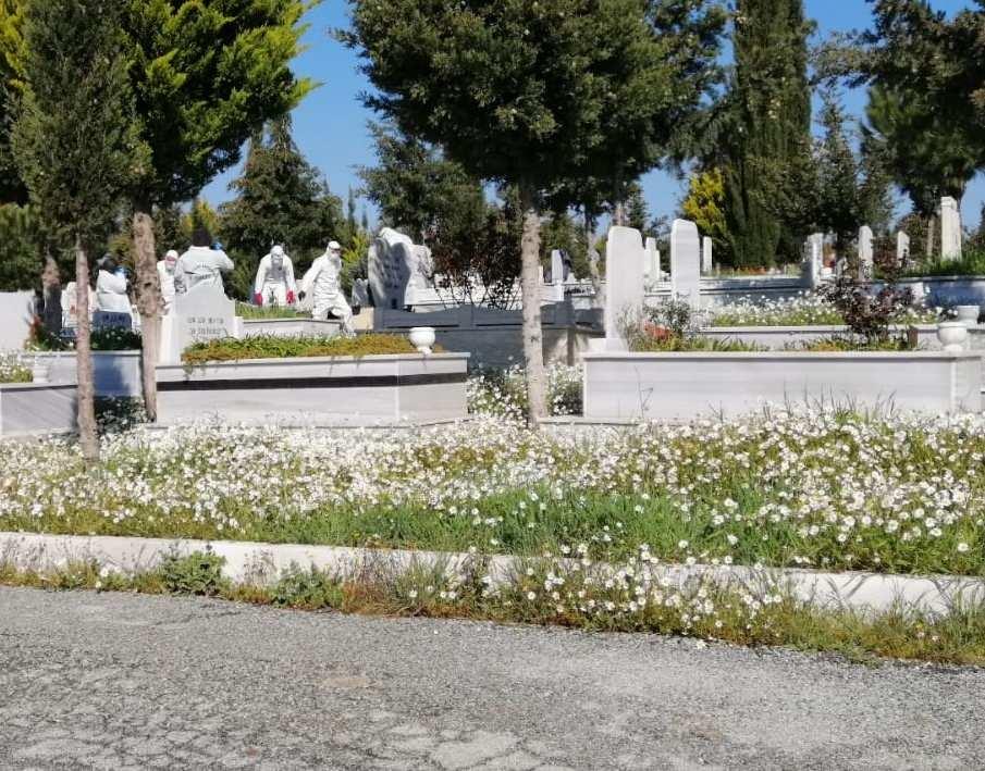 <p><strong>CENAZE DEFNEDİLDİĞİ YERDEN ÇIKARILDI</strong></p>
<p>Çelik ailesi tarafından Yeni Şehir Mezarlığı'na defnedilen Recep Yılmaz’ın mezarı, savcılık kararıyla bugün açıldı. </p>