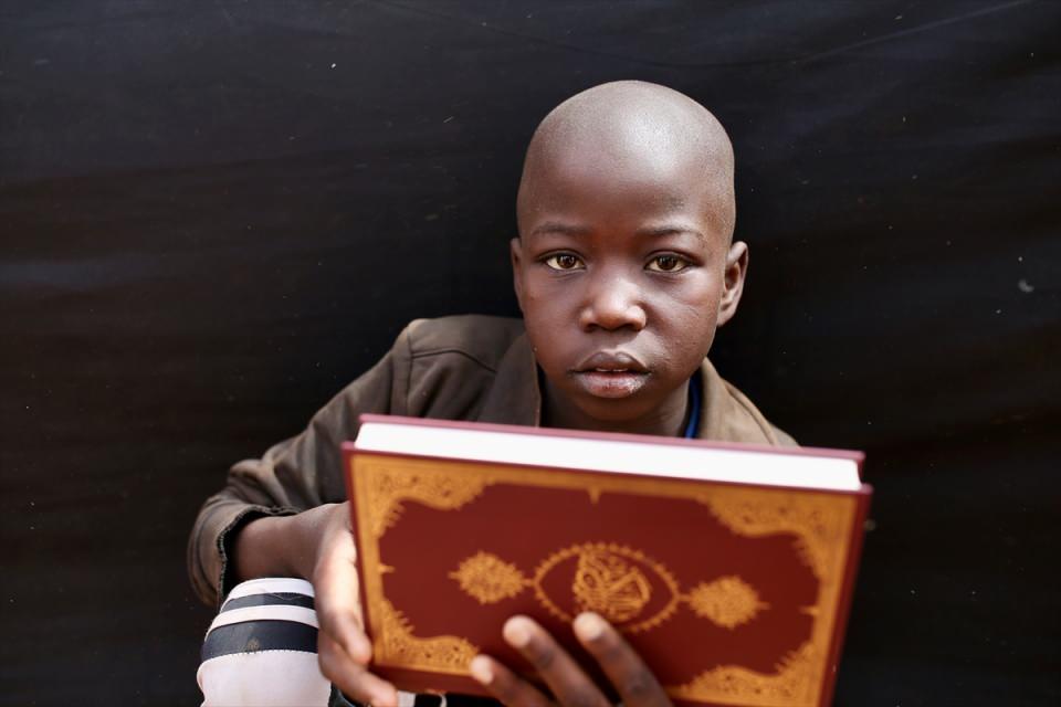 <p>"Hediyem Kur'an Olsun" kampanyası kapsamında, Moritanyalı çocuklara Kur'an-ı Kerim dağıtılmaya devam ediliyor.</p>

<p> </p>
