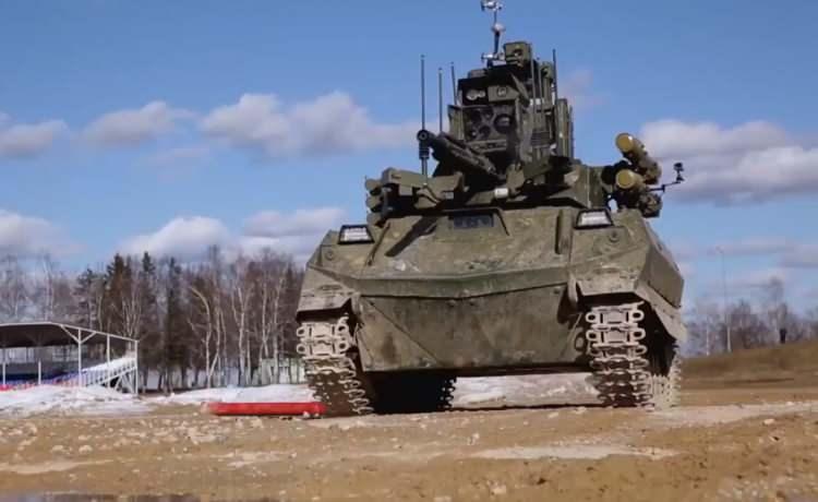 <p>Bir süredir robot tanklar üzerinde çalışan ülke bu silahlardan yeni görüntüler yayınladı. </p>
