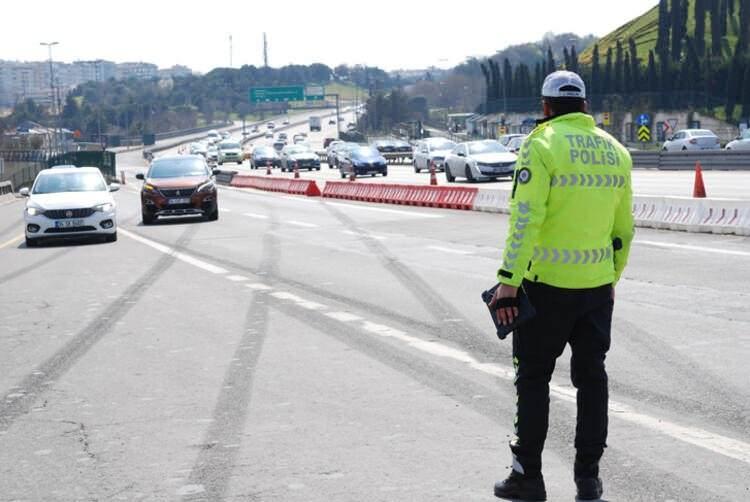 <p>YAKIN &Ccedil;EVRELERE GİDİLİYOR&nbsp;</p>

<p>Bu usuls&uuml;zl&uuml;k, İstanbul &ccedil;evresinde Şile, Ağva, Sapanca, Bursa'da Mudanya, İzmir'de &Ccedil;eşme, Urla gibi yakın tatil beldelerindeki bazı butik tesisler ve kamp yerlerinde yapılıyor.</p>
