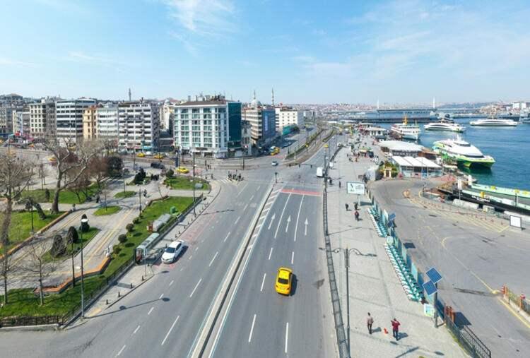 <p>Konuyla ilgili konuşan bir acente yetkilisi, son d&ouml;nemde &uuml;cretsiz rezervasyon iptalinde artış olduğunu, ancak bunun vaka sayılarındaki artıştan kaynaklandığını d&uuml;ş&uuml;nd&uuml;klerini s&ouml;yledi. Yetkili, "Bunu fırsata &ccedil;eviren varsa da bizim yapacağımız bir şey yok" dedi.</p>
