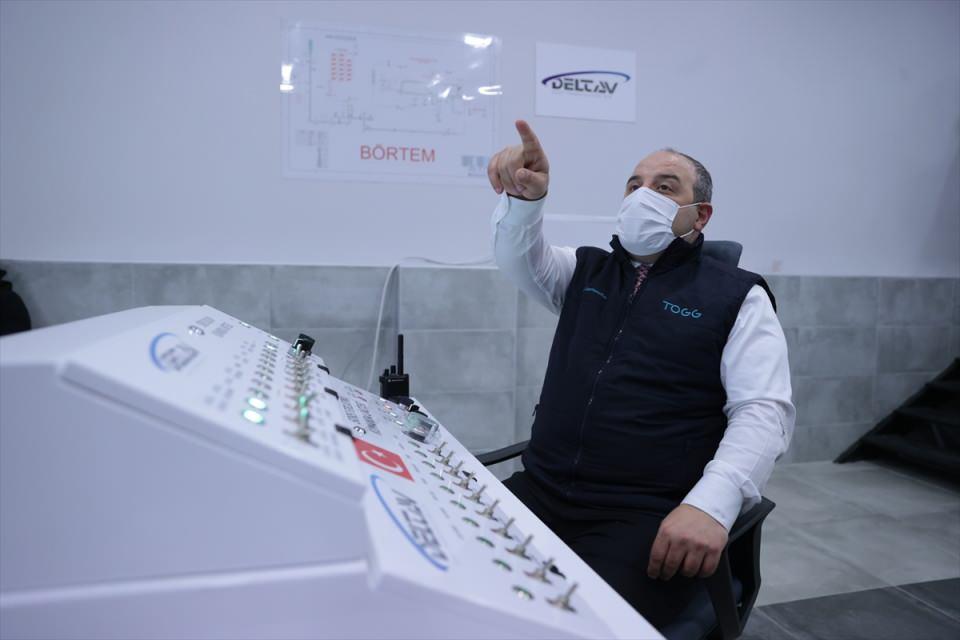 <p>- "Hedefimiz 2023 yılında Türkiye'nin kendi uzay aracını Ay'a ulaştırabilmesi"</p>

<p>Cumhurbaşkanı Recep Tayyip Erdoğan'ın Türkiye'nin 10 yıllık uzaydaki yol haritasını açıkladığını ve bu yol haritasının en önemli bileşenlerinden bir tanesinin 'Ay Misyonu' olduğunu kaydeden Varank, şöyle devam etti:</p>

<p> </p>
