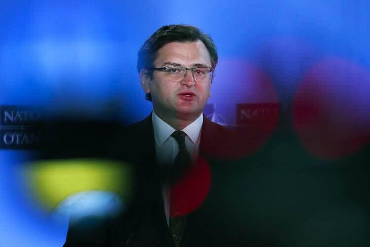 <p>Brüksel'de NATO ve ABD ile görüşen Ukrayna Savunma Bakanı Andriy Taran, Avrupa Parlamentosu'nda yaptığı konuşmada Rusya'nın Kırım'a nükleer silah konuşlandırmaya hazırlandığını söyledi. Taran ayrıca, Ukrayna sınırlarındaki Rus askeri sayısının da 110 bini bulduğu bilgisini verdi.</p>
<p> </p>