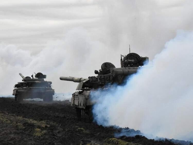 <p>Reuters ayrıca, Rusya'nın 2014'te el koyduğu Kırım yakınlarında tatbikat yapan Ukrayna tanklarının fotoğraflarını servis etti. Ancak Reuters'ın fotoğraf altyazısında tankların tam olarak nerede olduğu yer almadı.</p>
<p> </p>