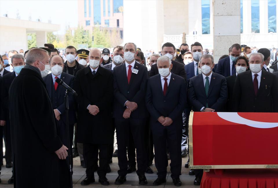 <p>86 yaşında hayatını kaybeden eski Başbakan ve Meclis Başkanı Akbulut için ilk tören Meclis'te yapıldı.</p>

<p> </p>
