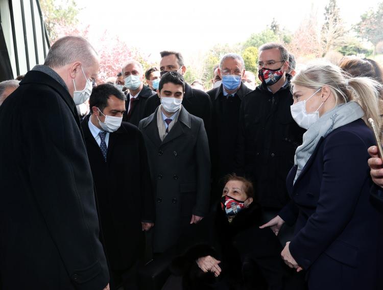<p>Turgut Özal'ın ölümünün özerinden 28 yıl geçti. Özal, bugün Topkapı'daki Anıt Mezar'da düzenlenen törenle anıldı.<br />
 </p>
