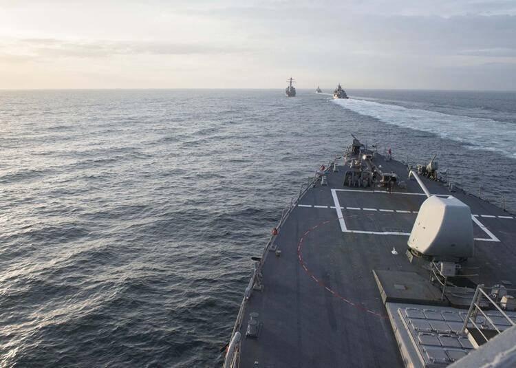 <p>USS Donald Cook savaş gemisi, 2021'in başından bu yana iki kez Karadeniz'e geçiş yapmış ve NATO tatbikatlarına katılmıştı. Tatbikatlardan birinde Rus jeti ABD gemisinin üzerinde alçak uçuş yapmıştı.</p>
<p> </p>