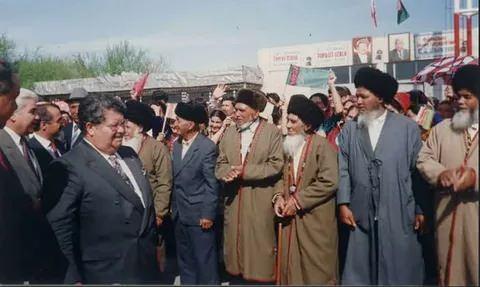 <p>Turgut Özal, 17 Nisan 1993 tarihinde 5 ülkeyi kapsayan 12 günlük Türkistan gezisinden sonra öldü.</p>