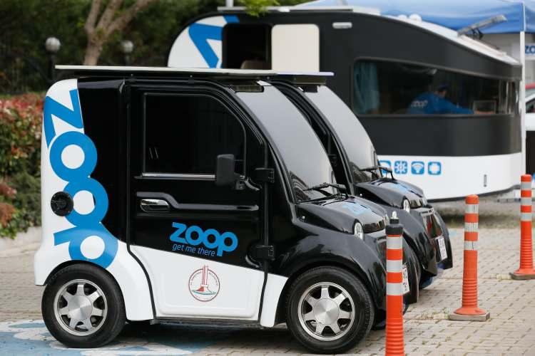 <p> İzmir'de faaliyet gösteren bir teknoloji şirketinin geliştirdiği elektrikli mini araçlar, aynı firma tarafından geliştirilen paylaşım platformu <a href="https://otomobil.haber7.com/etiket/zoop" target="_blank">ZOOP</a> aracılığıyla Karşıyaka'da vatandaşların kullanımına sunuldu.</p>
