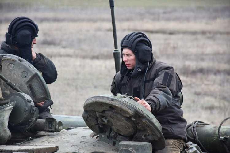 <p>Ukrayna Silahlı Kuvvetlerinden yapılan açıklamada, dün gece yarısından saat 17.00'ye kadar ayrılıkçıların 5 kez ateşkes ihlali yaptığı kaydedildi.</p>

