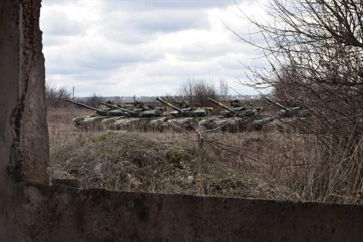 <p>Açıklamada, Donbas'ta ayrılıkçılar tarafından açılan ateş sonucu Ukrayna ordusundan 1 askerin öldüğü ve 1 askerin yaralandığı aktarıldı.</p>
