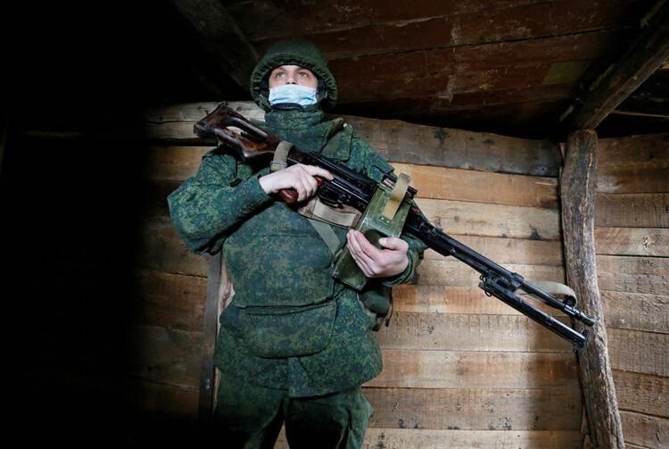 <p>Rus nüfus ve Rusya yanlılarının ağırlıkta olduğu Donbas bölgesinde (Donetsk ve Lugansk) tek taraflı bağımsızlık ilan edilmesinin ardından, Rusya yanlısı ayrılıkçılar ile Ukrayna ordusu arasında çatışmalar 2014'ten bu yana aralıklı olarak devam ediyor.</p>

<p> </p>
