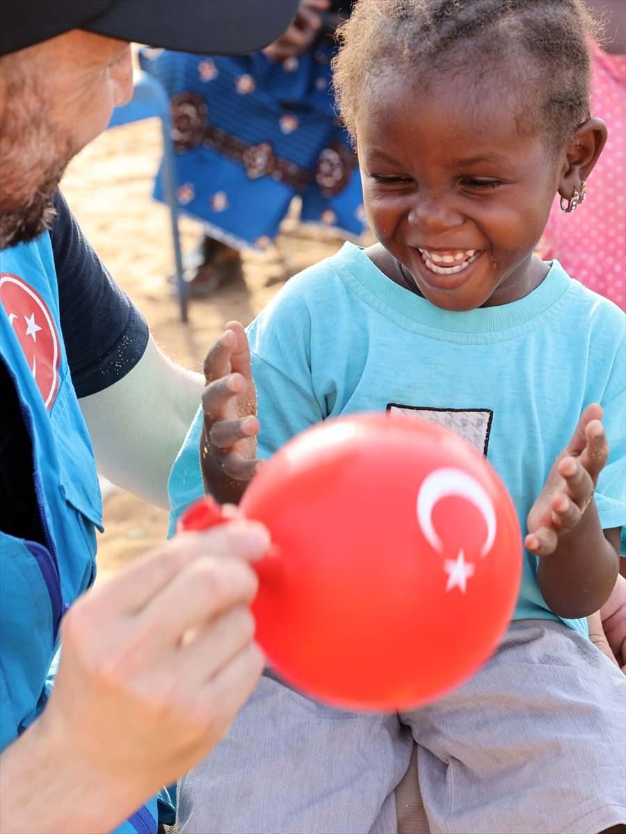 Türkiye Diyanet Vakfı Malili yoksul ailelerin yüzünü güldürdü