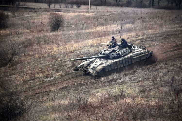 <p>Ukrayna Genelkurmay Başkanı Ruslan Homçak, 30 Mart'ta Meclis'te yaptığı konuşmada, Rusya'nın tatbikat bahanesiyle Ukrayna sınırları yakınlarına asker sevkiyatı yaptığını belirtmişti.</p>
