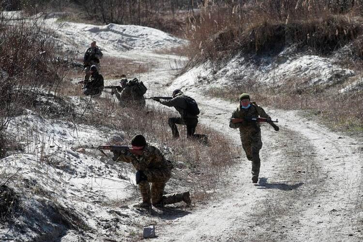 <p>Son haftalarda Rusya yanlısı ayrılıkçılarla Ukrayna ordusu arasındaki çatışmalar yoğunlaşırken, Moskova’nın sınırın diğer tarafındaki askeri varlığını artırması iki ülke arasında sıcak çatışmaya yönelik endişeleri doruk noktasına çıkardı.</p>
<p> </p>