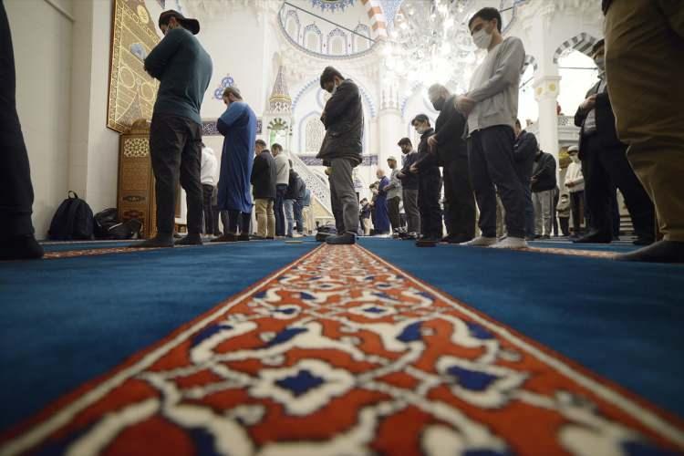 <p><strong>JAPONYA</strong></p>
<p>Japonya'nın başkenti Tokyo'daki Tokyo Camisi'nde ramazan ayının ilk teravih namazı kılındı. </p>