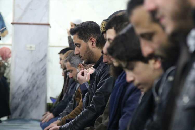 <p>Bab ilçesindeki Suriyeliler, teravih namazını Ömer Camisi'nde kıldı.</p>
