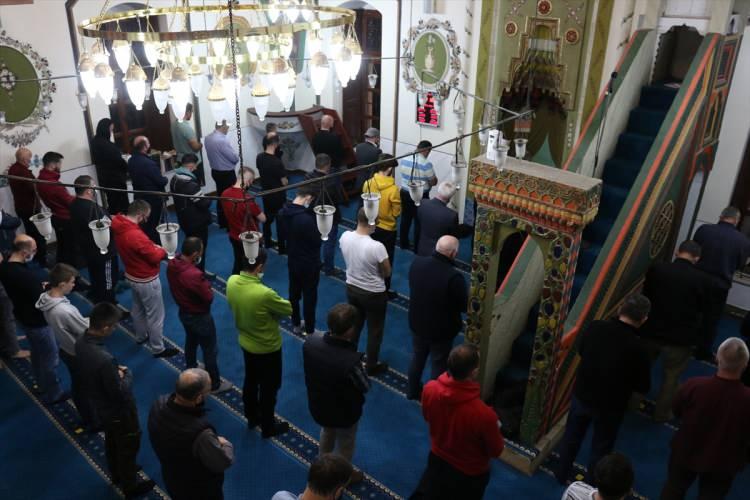 <p><strong>KOSOVA</strong></p>

<p>Müslüman nüfusun yoğun olduğu Batı Balkan ülkeleri, yeni tip koronavirüs (Kovid-19) salgını nedeniyle bu yıl da ramazanı tedbirlerle karşıladı. </p>

<p> </p>

