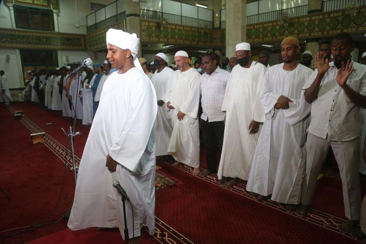 <p><strong>SUDAN</strong></p>

<p>Sudanlılar, yarın başlayacak ramazan ayının ilk teravih namazını başkent Hartum'daki Sayeda Sanhori Camisi'nde kıldı.</p>

<p> </p>
