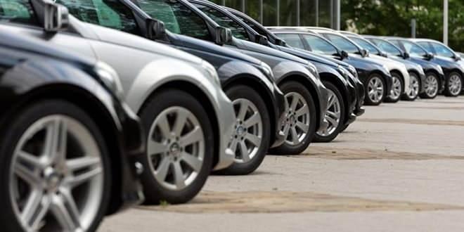 <p>İkinci olarak ise ticaret yapan kurum, aracını sattığı için ilandan çekiyor ve yeniden satışa sunacağı bir aracının ilanını yayınlıyor. Bu ikinci grup araç ilanları, yani ilandan tamamen kaldırılan araçlar "satış" olarak kabul ediliyor.</p>