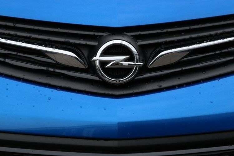 <p>9 bin 523 adetle Opel</p>