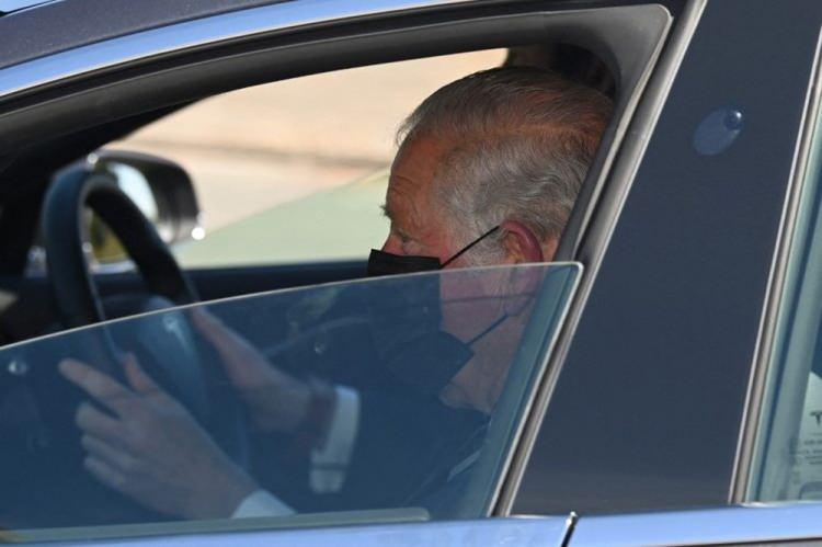 <p>Kraliçe'nin tek başına oturduğu törende Prens Phillip'in 3 Alman akrabası da yer aldı.</p>
<p> </p>