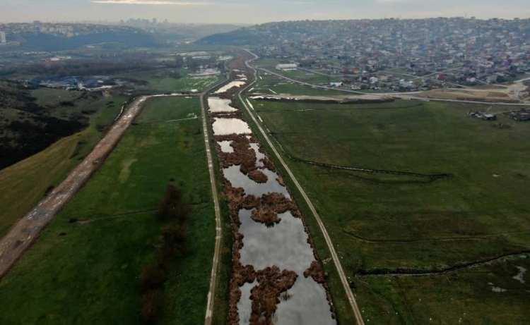 <p><strong>YALAN:</strong> Kanal İstanbul Trakya’daki doğal hayatı bitirecek.</p>

<p> </p>
