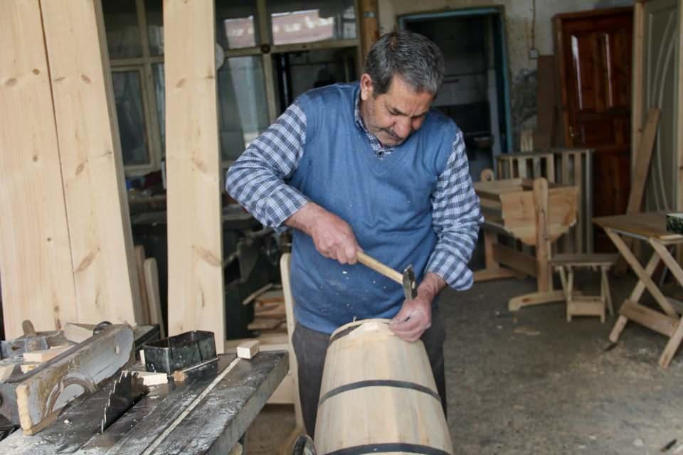 <p> Bunların elektrikli olanları da var fakat onların tadı yok. Yayıklarda yapılanların tadı daha güzel oluyor. </p>
