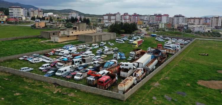 <p>Yediemin otoparkında koruma altına alınan motosiklet, otomobil, kamyon, minibüslerin yanı sıra yaklaşık 1500 araç bulunuyor. </p>
